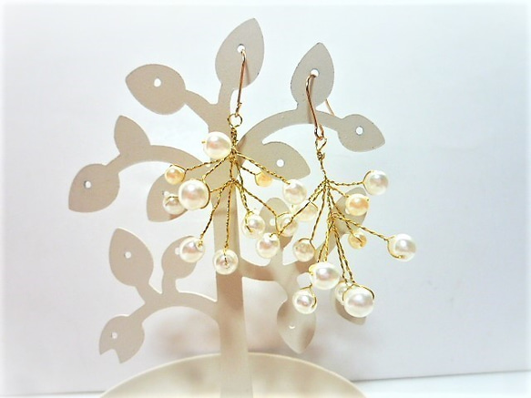 シャワー花束パールステンレス製（小枝）ピアスまたはイヤリング 2枚目の画像