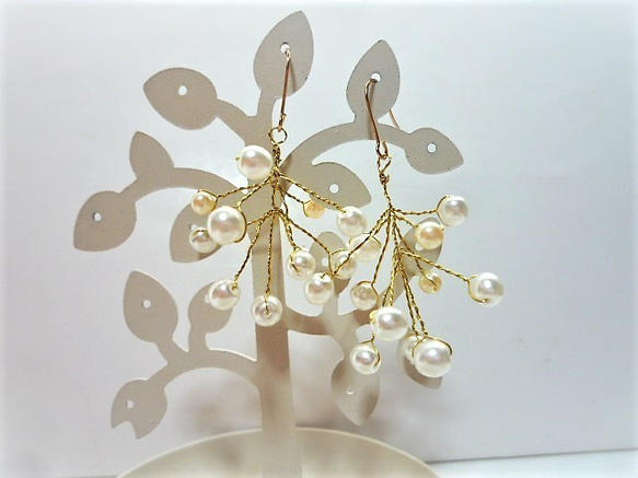シャワー花束パールステンレス製（小枝）ピアスまたはイヤリング 5枚目の画像