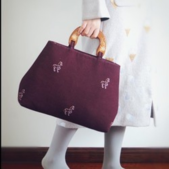 ウールウールフラワー刺繍 手作りのカシミア刺繍 ハンドバッグ　手提げ 1枚目の画像