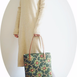 手作りのカシミア刺繍 ハンドバッグ　手提げ 木製の手作りの大きな布バッ 2枚目の画像