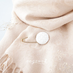 【受注制作】刺し子のストールピン ホワイト×ホワイト 3枚目の画像