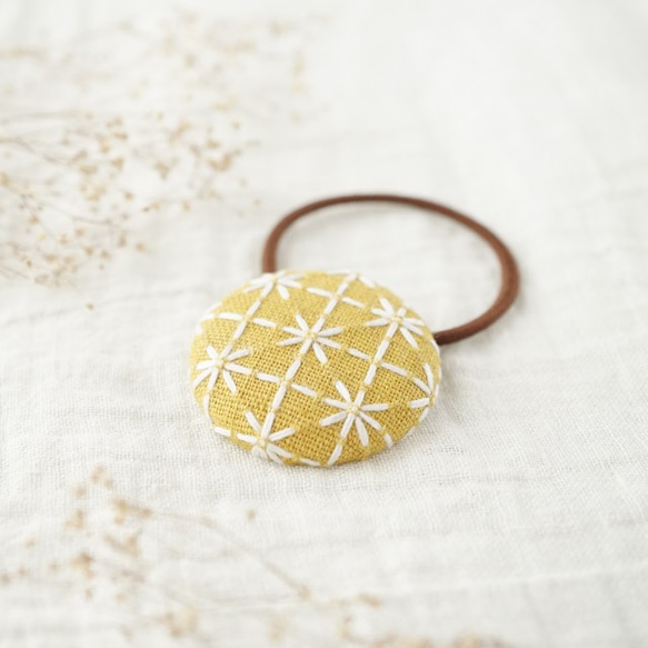 刺し子のヘアゴム マスタードイエロー 2枚目の画像