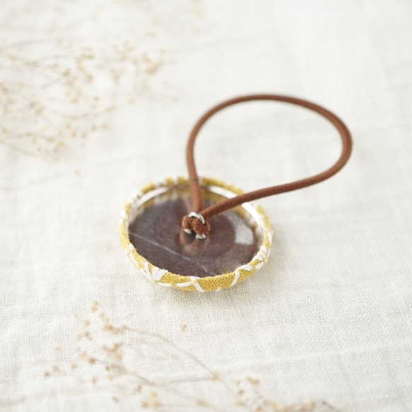 刺し子のヘアゴム マスタードイエロー 3枚目の画像