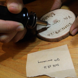 客製燒烙字自然原木杯墊(單件客製商品-詳閱內容限制勿任意下單) 第2張的照片