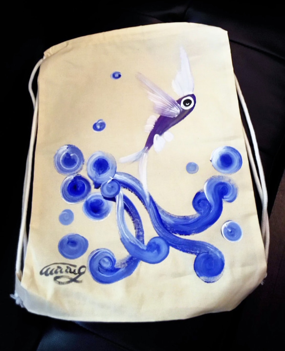 彩繪飛魚 Ｗinwing手繪束口帆布後背包 第2張的照片