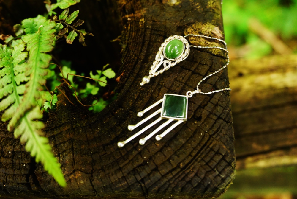 山雨ペンダント（写真右）＜ジェムスターリングシルバーハンドメイドネックレス＞