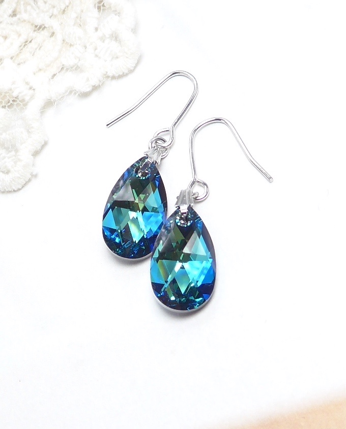 Swarovski ブルークリスタルピアス - メルカリ