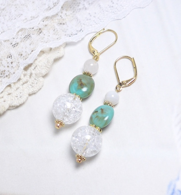 ドイツビーズとpowerstoneのヴィンテージ風ピアスGターコイズ 1枚目の画像