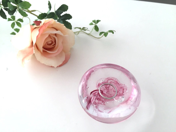 送料無料♪ リングピロー 【Pink】ガラス製 ハンドメイド  指輪 アクセサリートレイ 手作り『数量限定』 1枚目の画像