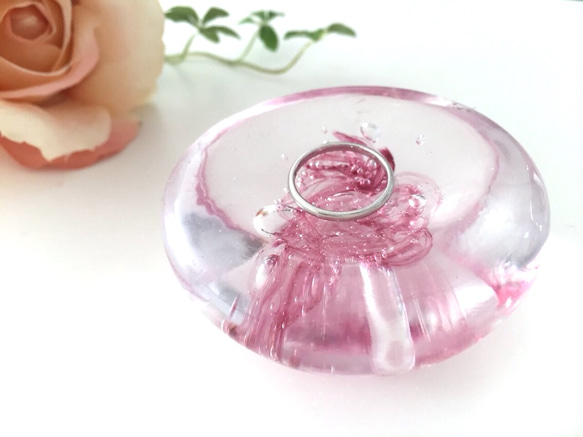 送料無料♪ リングピロー 【Pink】ガラス製 ハンドメイド  指輪 アクセサリートレイ 手作り『数量限定』 3枚目の画像