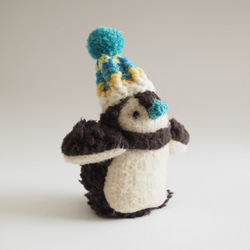 ポンポンニット帽のモコモコふっくらミニペンギン 4枚目の画像