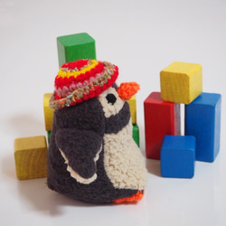 小さい「太っちょペンギン」(オレンジくちばし・幼稚園帽) 2枚目の画像