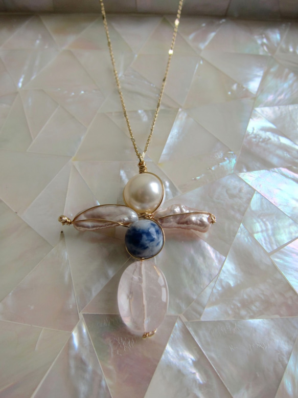 Minertés=青と白の磁器の人形 - ソーダ石英石ローズ‧‧‧ジルコン真珠のネックレス 2枚目の画像