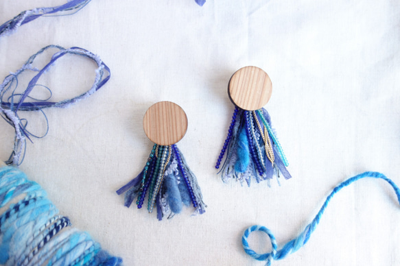 double yarn -blue- [ピアス] 1枚目の画像