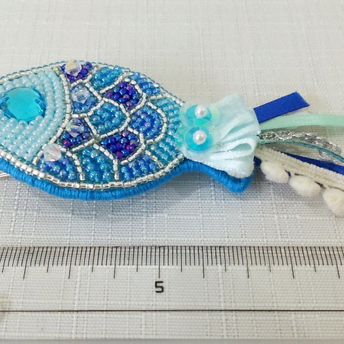 魚-SAKANA-』10cmビーズ刺繍コサージュ・ブルー コサージュ hapia