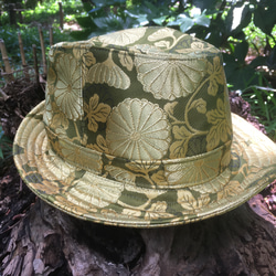 【金襴帽子】中折れハット サイズ約58cm 木賊色ベースの甘茶蔓 金襴帽子 2枚目の画像