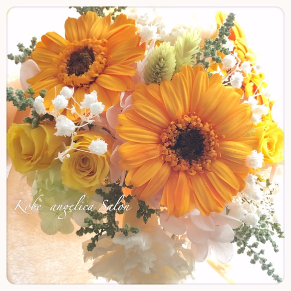 カジュアルブーケプリザーブドフラワー　ビタミンカラーの花束・オレンジガーベラ・かすみ草、カーネーション、両親贈呈にも 3枚目の画像