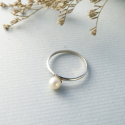 小珍珠戒指 / 925純銀 第1張的照片
