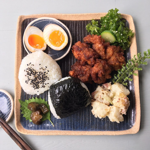 23×23cm藍細線正方形皿 大皿 水上窯 通販 3184198｜Creema(クリーマ)