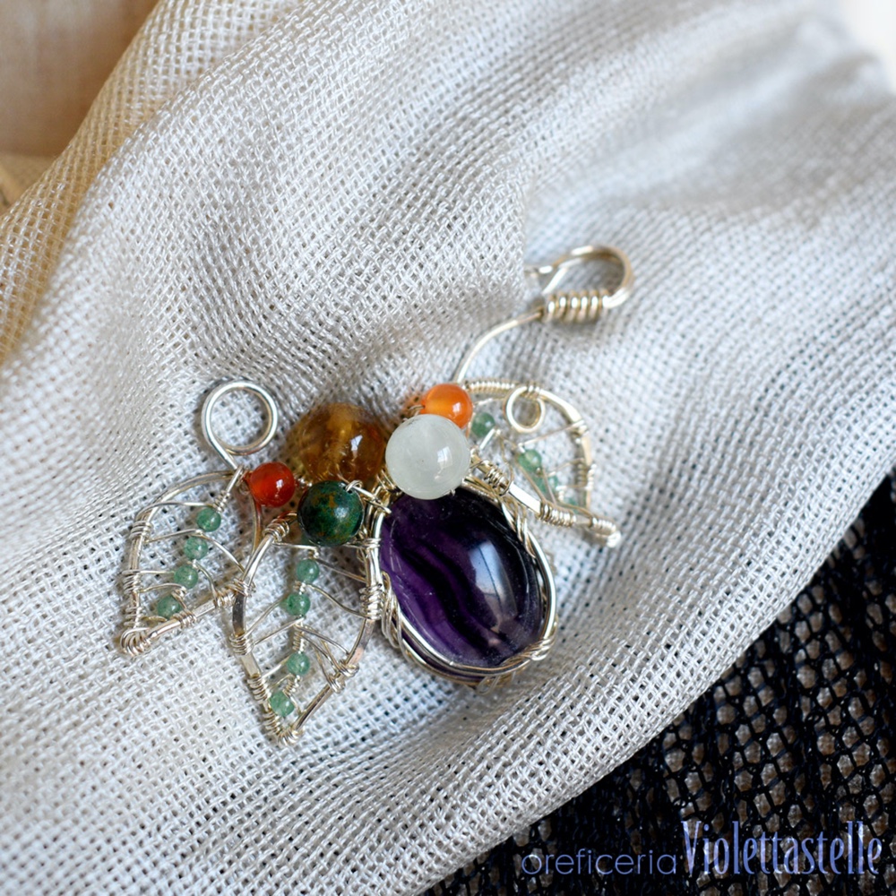 Silver950 木の実のブローチ（フローライト他）