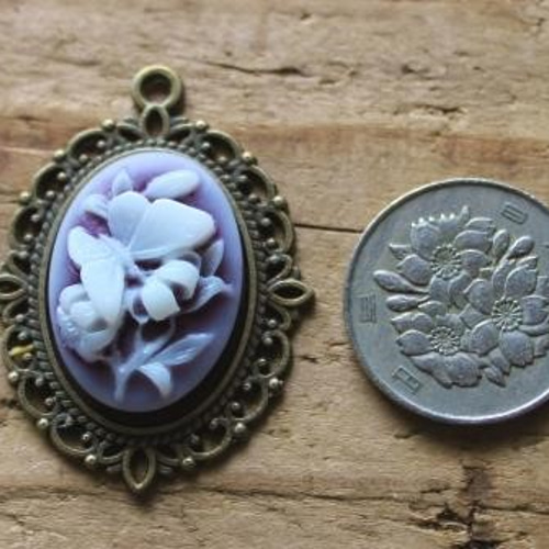 ☆在庫処分！カメオ【百合と蝶ちょ（濃いパープル）】5個 デコパーツ