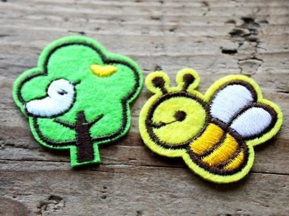 ★在庫処分！刺繍ワッペン【ツリーと小鳥】２個 4枚目の画像