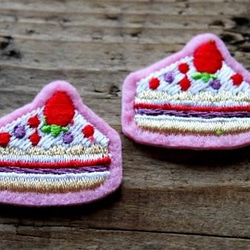 ★在庫処分！刺繍ワッペン【苺ショート】２個 2枚目の画像