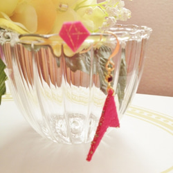 キラリ☆ピアス　ダイヤモンド型×イナズマ　Pinkフェルト 4枚目の画像