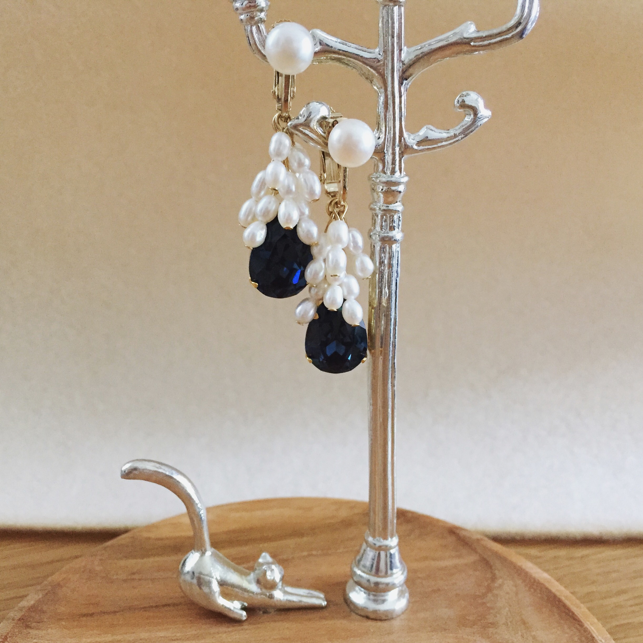 『Creema限定』スワロ水晶淡水パール ボリューム ロング イヤリング 宴会 紺色 ネイビー