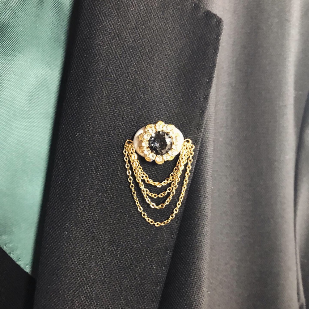 新作 スワロスキー 黒蝶貝 ブローチ