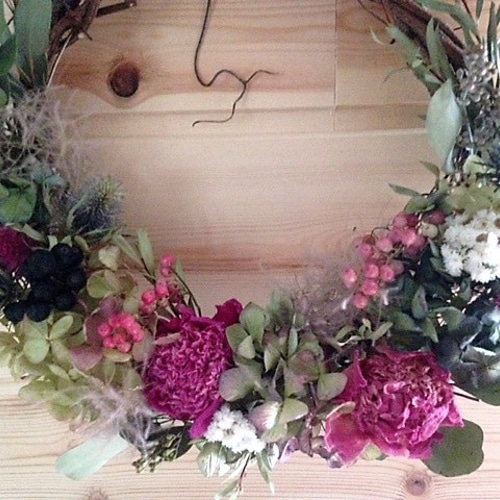 野ぶどうのつるのハーフムーンリース＊ピンク＊直径約26cm ドライ