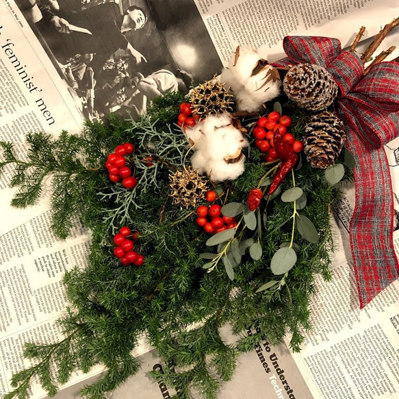 受注販売】赤い木の実とコットンのクリスマススワッグw 4枚目の画像