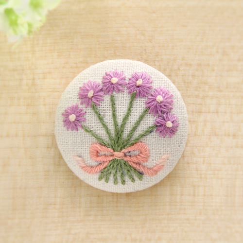 紫の花ブーケの刺繍ブローチ ブローチ RURUアート刺繍 通販｜Creema