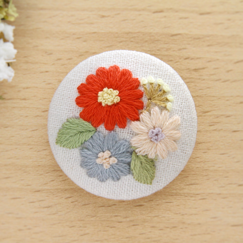 3つのお花並べて刺繍ブローチ ブローチ RURUアート刺繍 通販 11283093