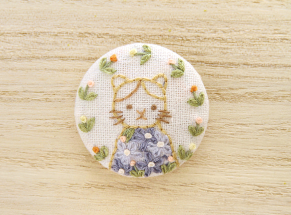 ねことチューリップ並べて 刺繍ブローチ 4枚目の画像