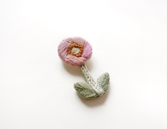 ピンクの一輪の花刺繍ブローチ 3枚目の画像