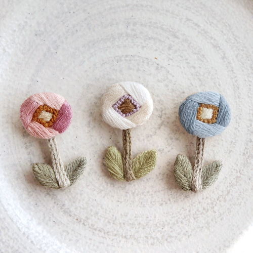 水色の一輪の花刺繍ブローチ ブローチ RURUアート刺繍 通販 11316622