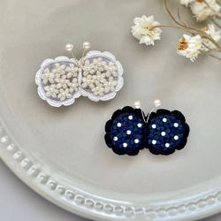 蝶々立体*オーガンジー刺繍のお花ブローチ(白) 2枚目の画像