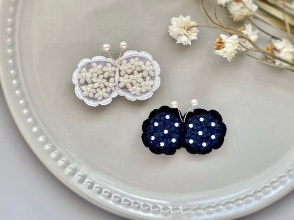 蝶々立体*オーガンジー刺繍のお花ブローチ(白) 2枚目の画像