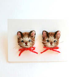 猫リボン付き 刺繍 ピアス イヤリング 1枚目の画像