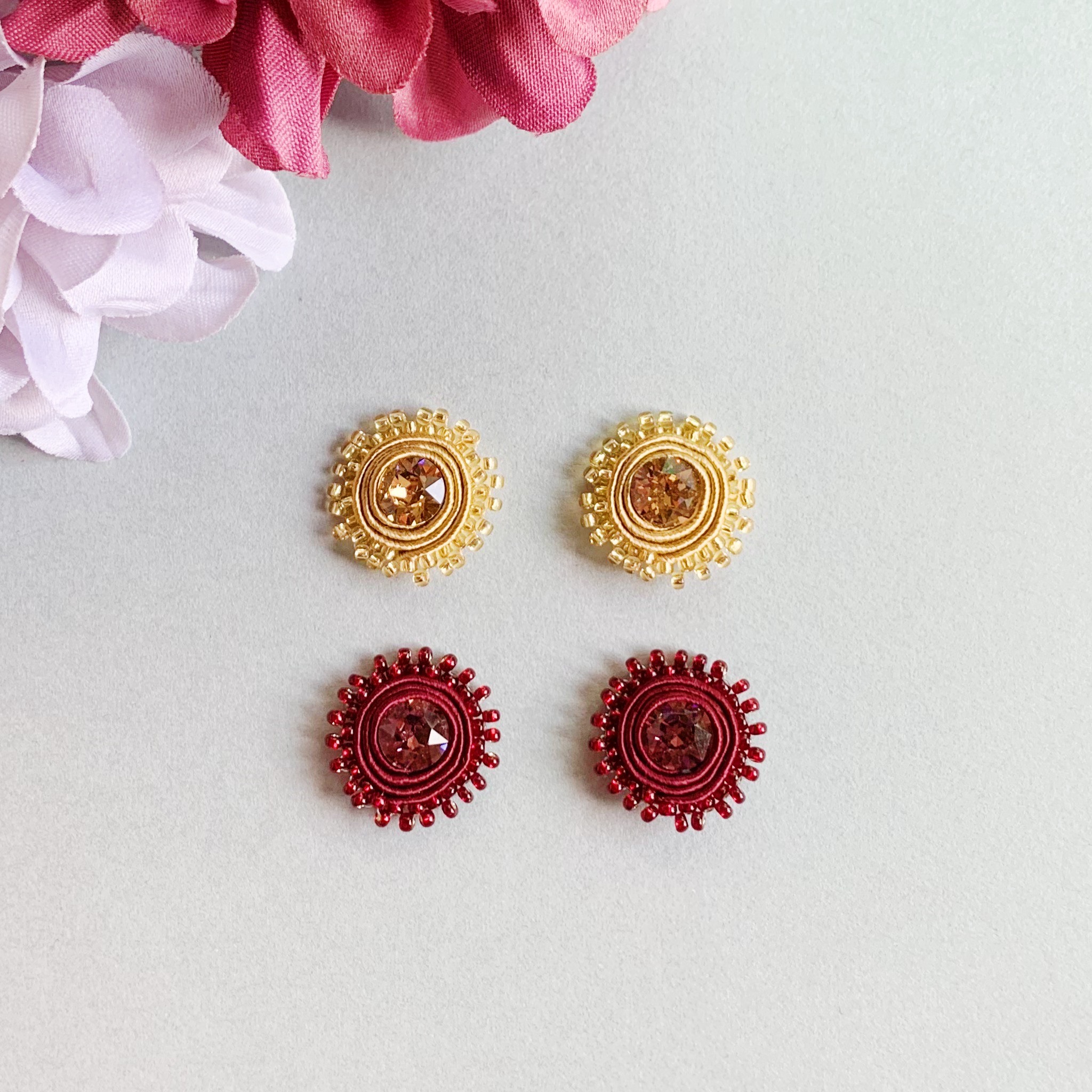 受注生産　きらめくピアス（ワインレッド）　イヤリング可能　金属アレルギー対応