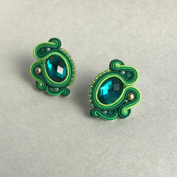 《受注生産》緑×緑×緑ピアス　Feminine Earrings 5枚目の画像