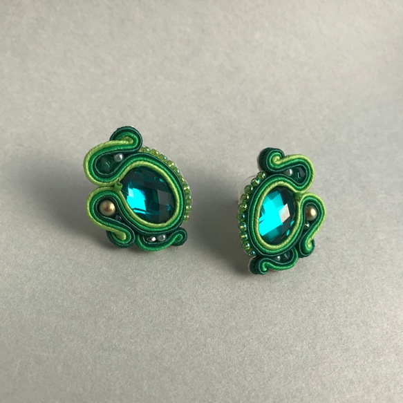 《受注生産》緑×緑×緑ピアス　Feminine Earrings 6枚目の画像