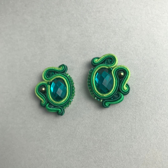 《受注生産》緑×緑×緑ピアス　Feminine Earrings 7枚目の画像