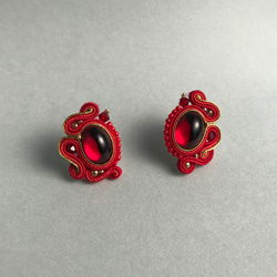 《受注生産》赤×ゴールド×赤ピアス　Feminine Earrings　イヤリング、金属アレルギー対応 2枚目の画像
