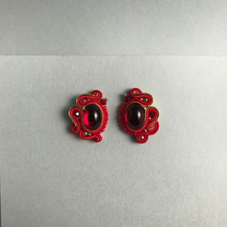 《受注生産》赤×ゴールド×赤ピアス　Feminine Earrings　イヤリング、金属アレルギー対応 3枚目の画像