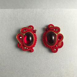 《受注生産》赤×ゴールド×赤ピアス　Feminine Earrings　イヤリング、金属アレルギー対応 4枚目の画像