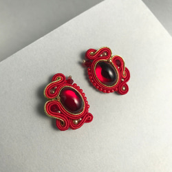 《受注生産》赤×ゴールド×赤ピアス　Feminine Earrings　イヤリング、金属アレルギー対応 5枚目の画像