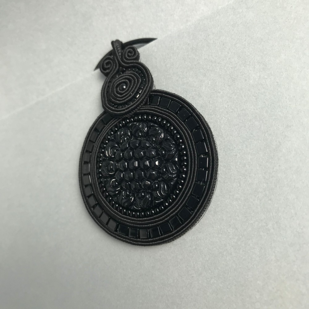 黒い向日葵　ペンダント