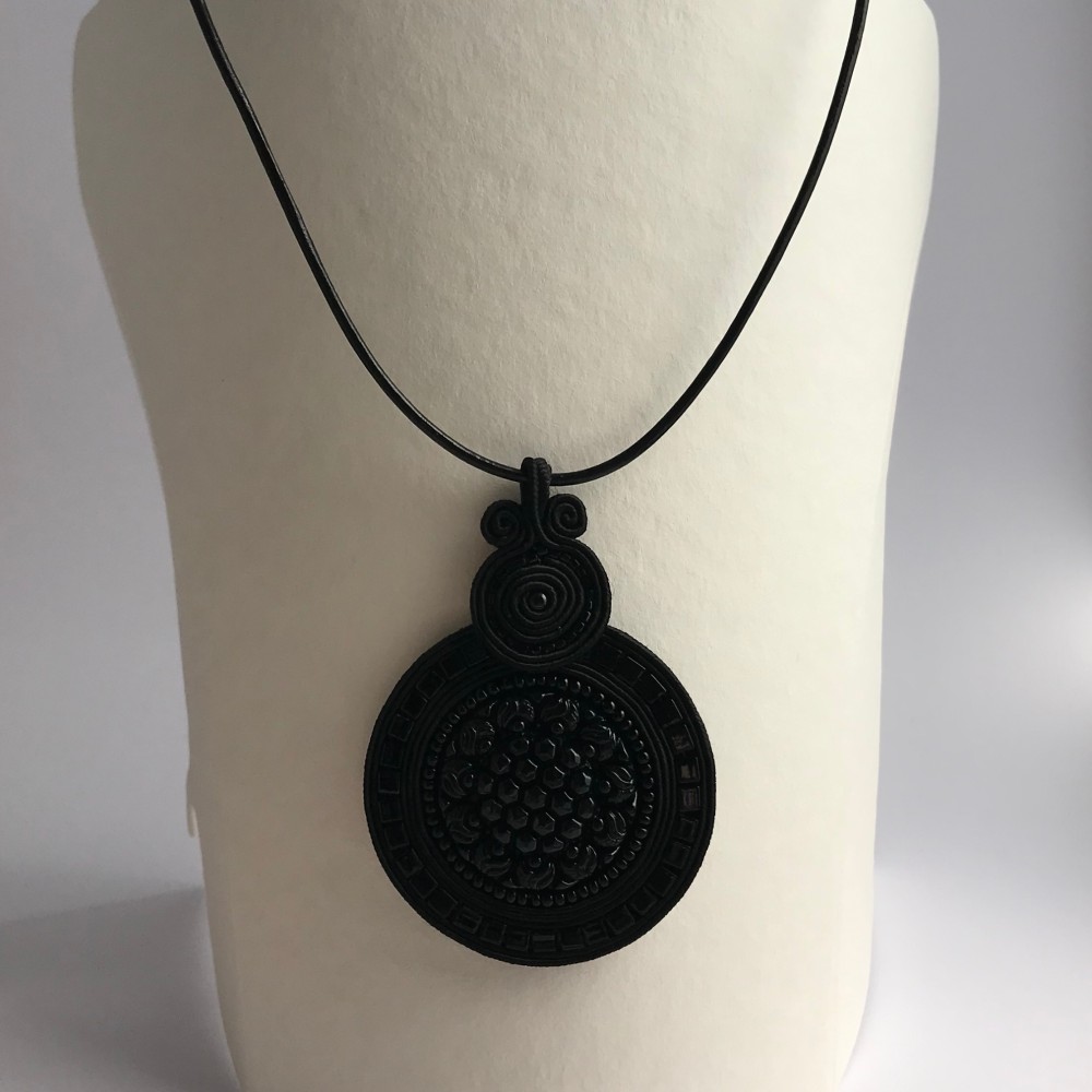 黒い向日葵　ペンダント